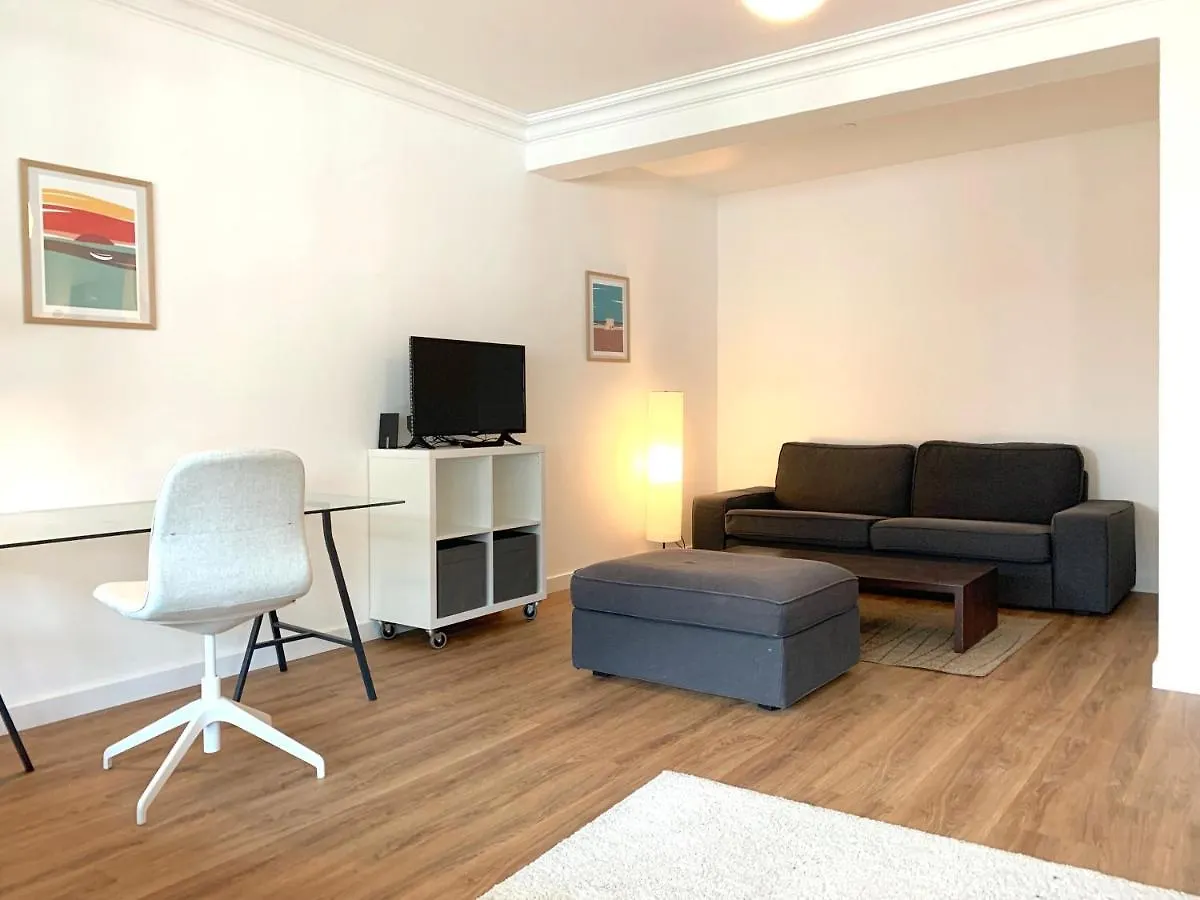 Schoene 3-Zimmer-Wohnung In Koeln-Brueck Mit Eigenem Parkplatz